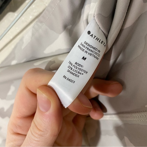 Athleta Elation 7/8 Tight Women’s Size M Gray Camo High Waist Pocket Stretch - Picture 5 of 9